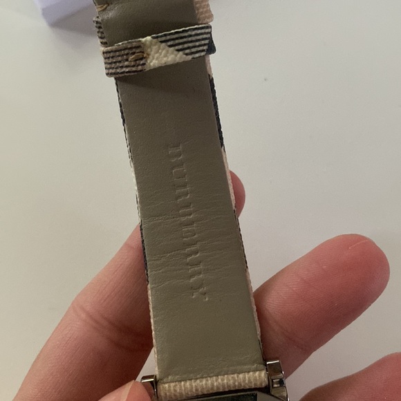 BURBERRY CLASSIC CHECK WATCH - Picture 4 of 11